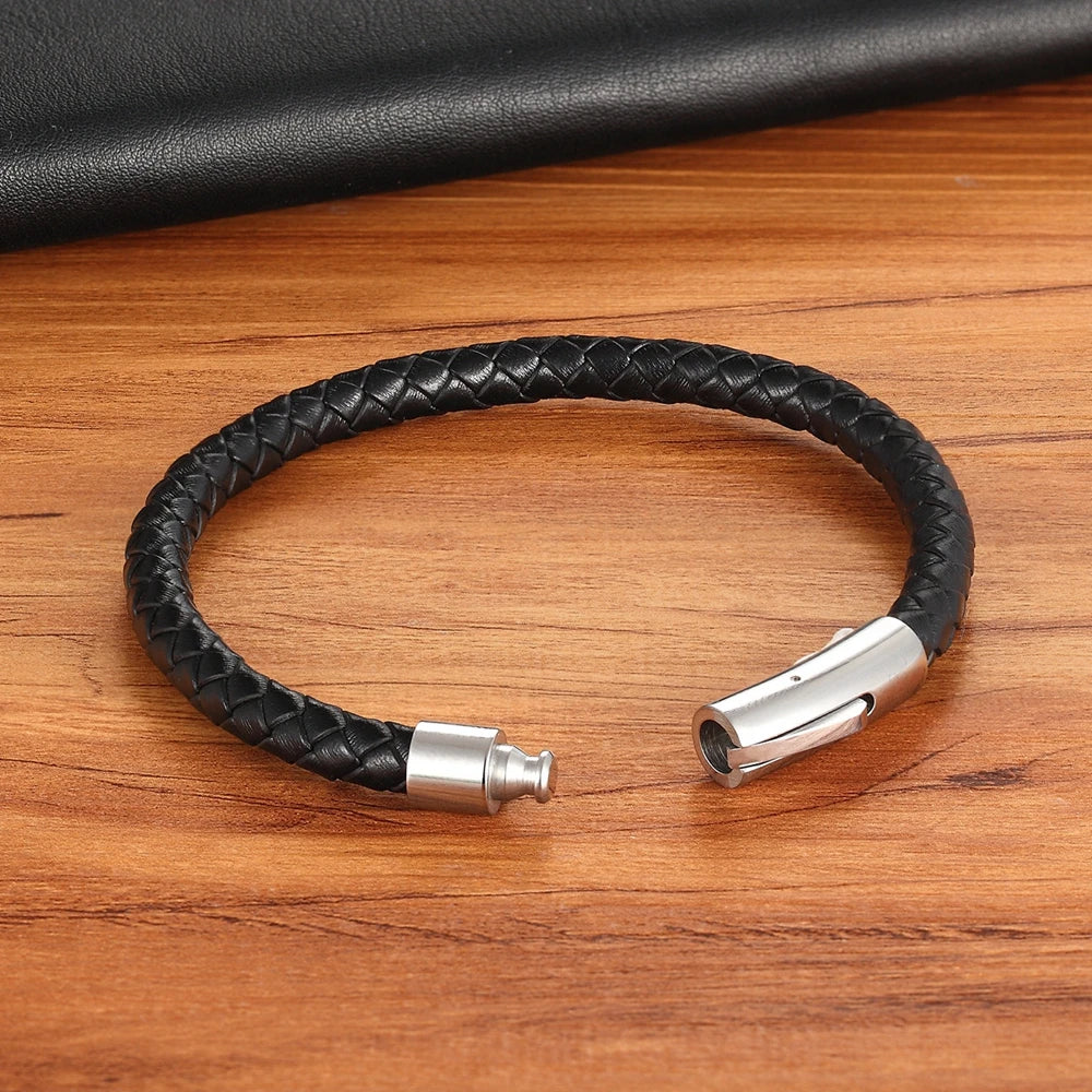 Men’s Braided Leather Bracelet with Magnetic Clasp | Gionetto