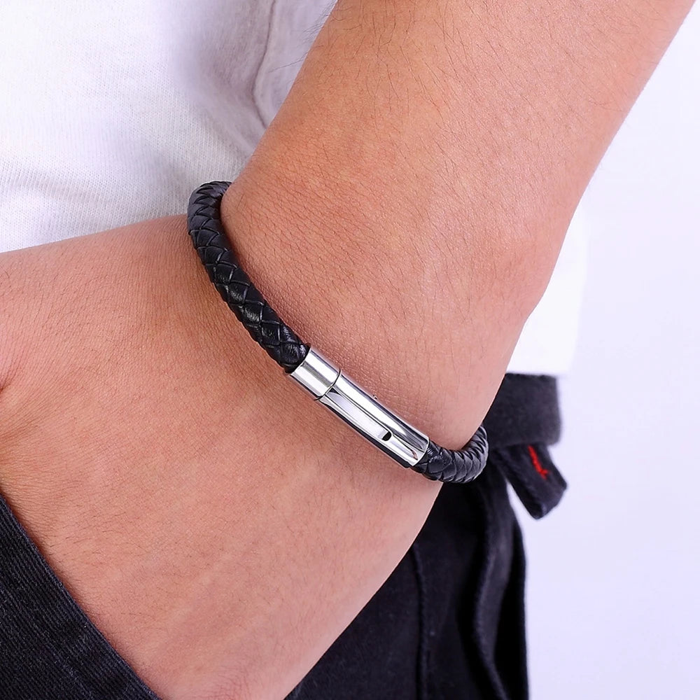 Men’s Braided Leather Bracelet with Magnetic Clasp | Gionetto